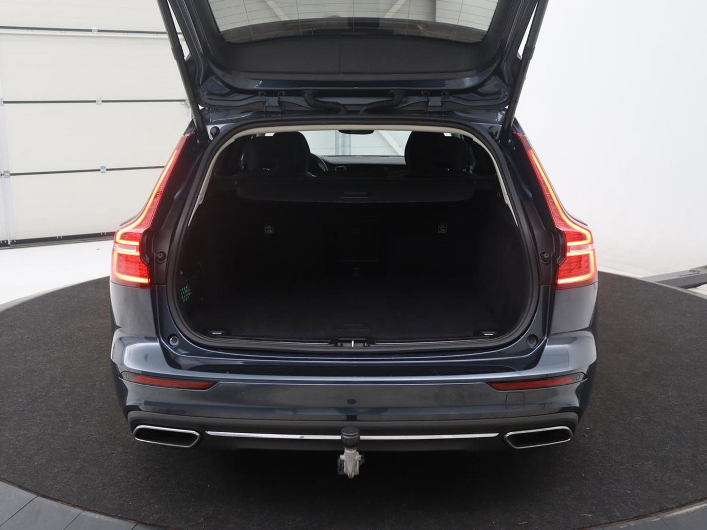 Volvo V60 2.0 T8 Recharge AWD Inscription | SOH 82% | Trekhaak | 360 camera | Leder | Stuur/stoelverwarming | Memory | Adaptive cruise | Full LED |