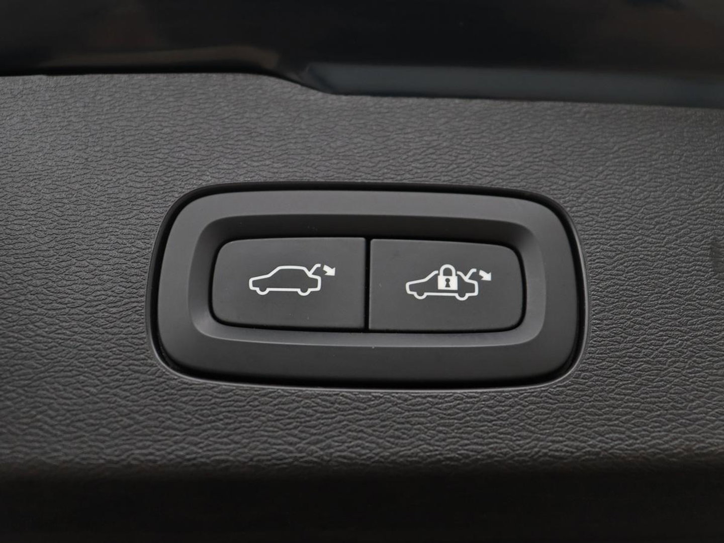Volvo V60 2.0 T8 Recharge AWD Inscription | SOH 82% | Trekhaak | 360 camera | Leder | Stuur/stoelverwarming | Memory | Adaptive cruise | Full LED |
