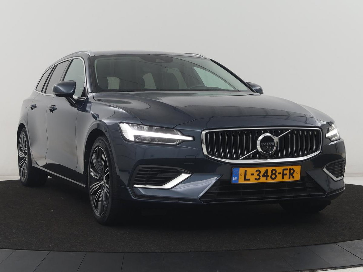 Volvo V60 2.0 T8 Recharge AWD Inscription | SOH 82% | Trekhaak | 360 camera | Leder | Stuur/stoelverwarming | Memory | Adaptive cruise | Full LED |