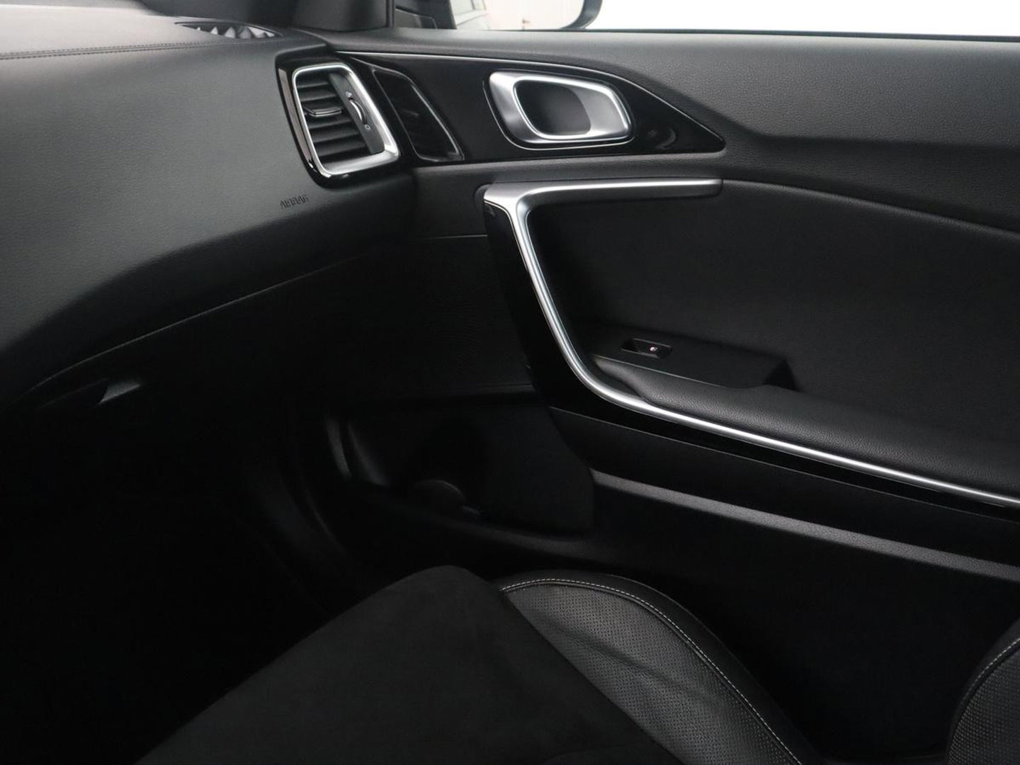 Kia ProCeed 1.4 T-GDI GT-Line | Leder/alcantara | Stuur/stoel verwarming | Climate control | Camera | Virtual Dash. | Carplay | Full LED | Park assist |