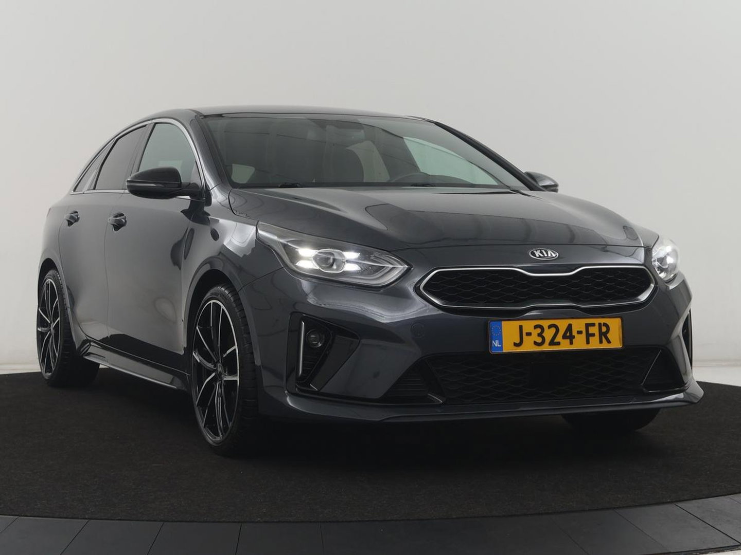 Kia ProCeed 1.4 T-GDI GT-Line | Leder/alcantara | Stuur/stoel verwarming | Climate control | Camera | Virtual Dash. | Carplay | Full LED | Park assist |