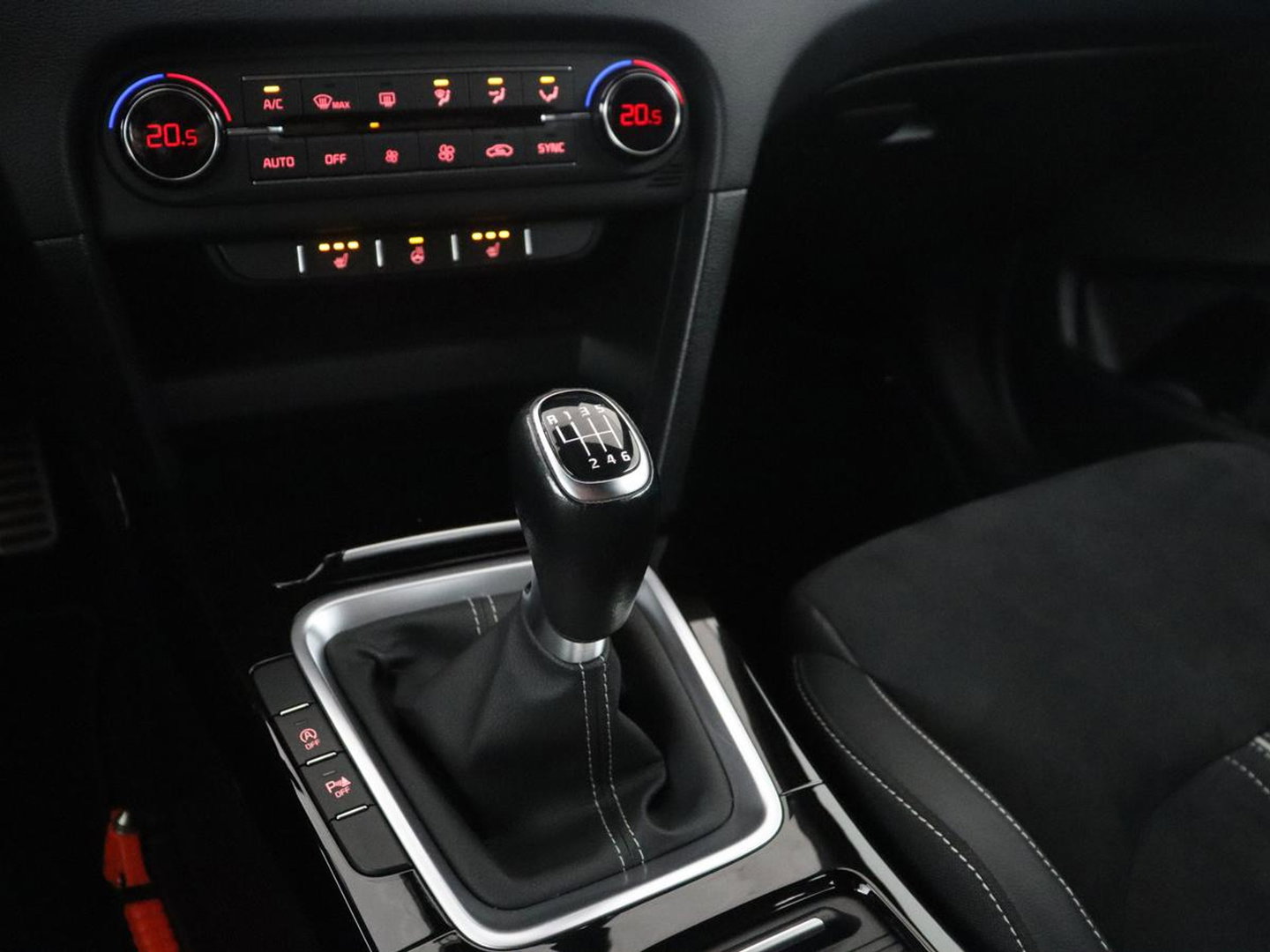 Kia ProCeed 1.4 T-GDI GT-Line | Leder/alcantara | Stuur/stoel verwarming | Climate control | Camera | Virtual Dash. | Carplay | Full LED | Park assist |