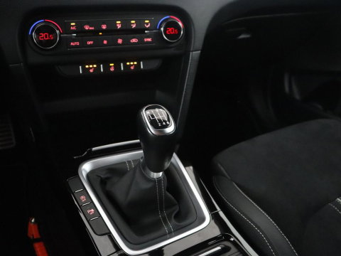 Kia ProCeed 1.4 T-GDI GT-Line | Leder/alcantara | Stuur/stoel verwarming | Climate control | Camera | Virtual Dash. | Carplay | Full LED | Park assist |
