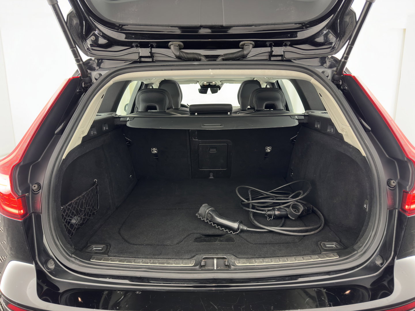 Volvo V60 2.0 T6 Recharge AWD Inscription (Plug-in) (INCL-BTW) Aut. *PANO | LEATHER | FULL-LED | MEMORY-PACK | KEYLESS | DIGI-COCKPIT | NAVI-FULLMAP | HEATED-SPORTSEATS | ECC | CRUISE | DAB | TOWBAR | 19''ALU*