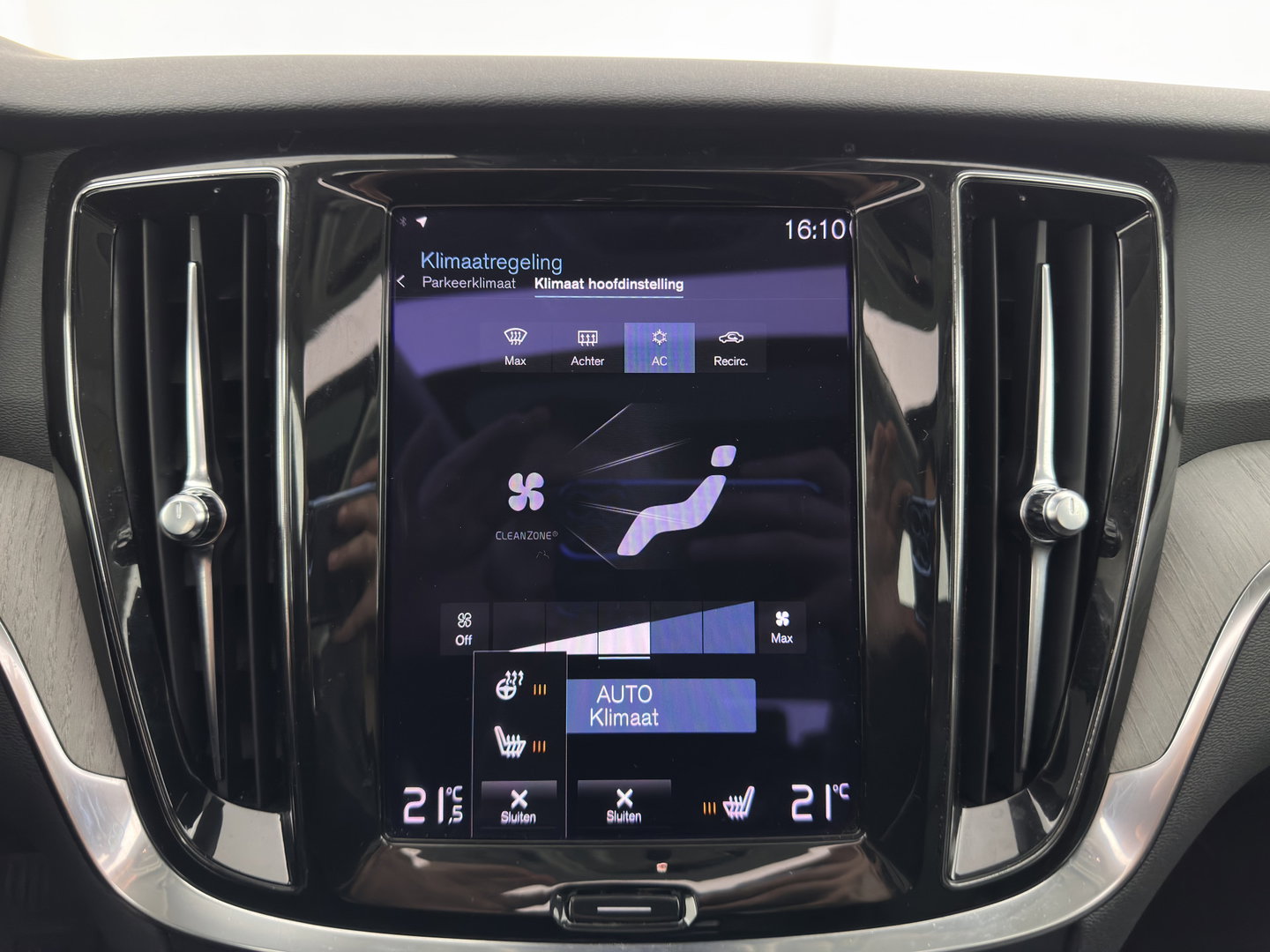 Volvo V60 2.0 T6 Recharge AWD Inscription (Plug-in) (INCL-BTW) Aut. *PANO | LEATHER | FULL-LED | MEMORY-PACK | KEYLESS | DIGI-COCKPIT | NAVI-FULLMAP | HEATED-SPORTSEATS | ECC | CRUISE | DAB | TOWBAR | 19''ALU*