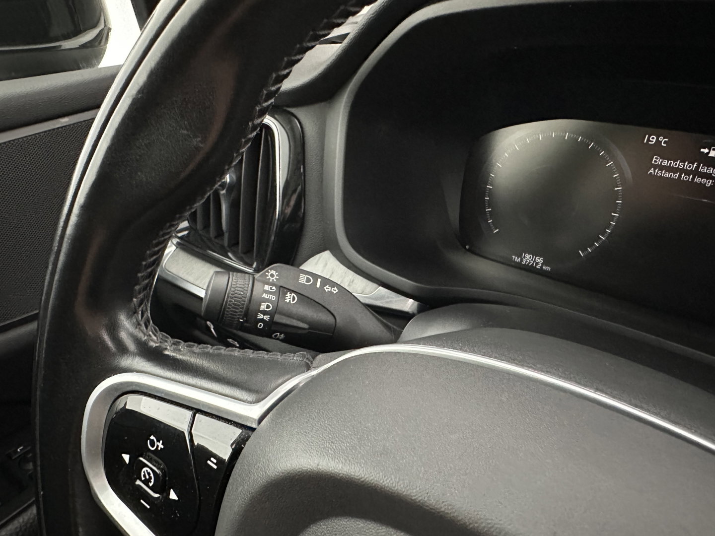 Volvo V60 2.0 T6 Recharge AWD Inscription (Plug-in) (INCL-BTW) Aut. *PANO | LEATHER | FULL-LED | MEMORY-PACK | KEYLESS | DIGI-COCKPIT | NAVI-FULLMAP | HEATED-SPORTSEATS | ECC | CRUISE | DAB | TOWBAR | 19''ALU*