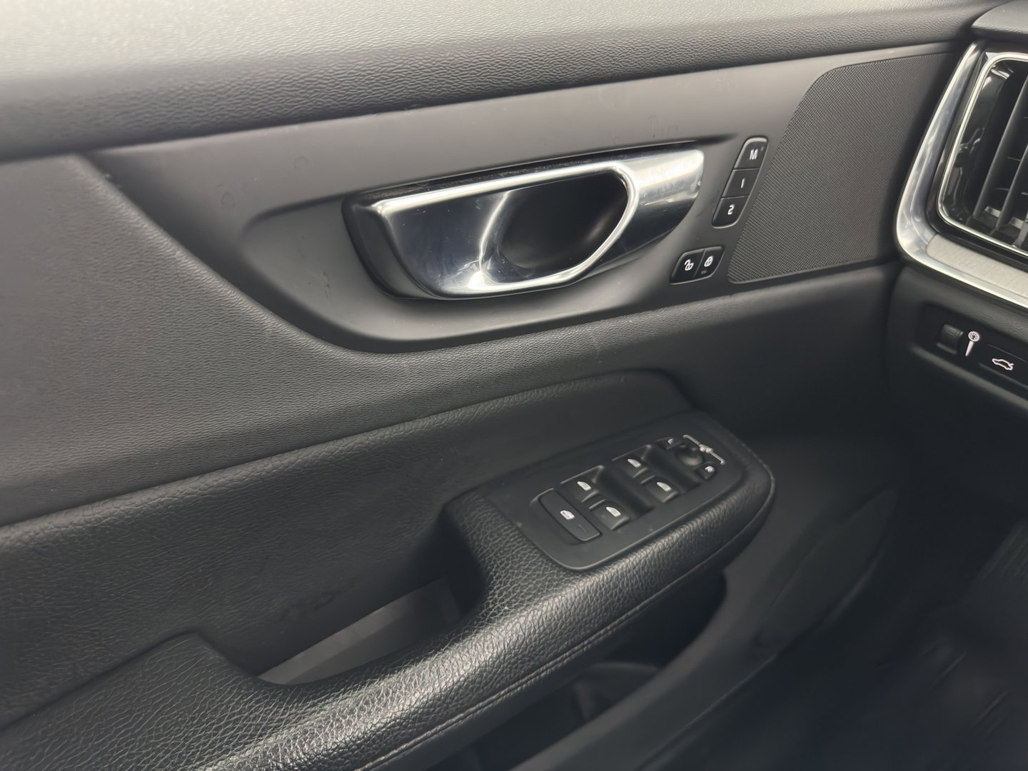 Volvo V60 2.0 T6 Recharge AWD Inscription (Plug-in) (INCL-BTW) Aut. *PANO | LEATHER | FULL-LED | MEMORY-PACK | KEYLESS | DIGI-COCKPIT | NAVI-FULLMAP | HEATED-SPORTSEATS | ECC | CRUISE | DAB | TOWBAR | 19''ALU*