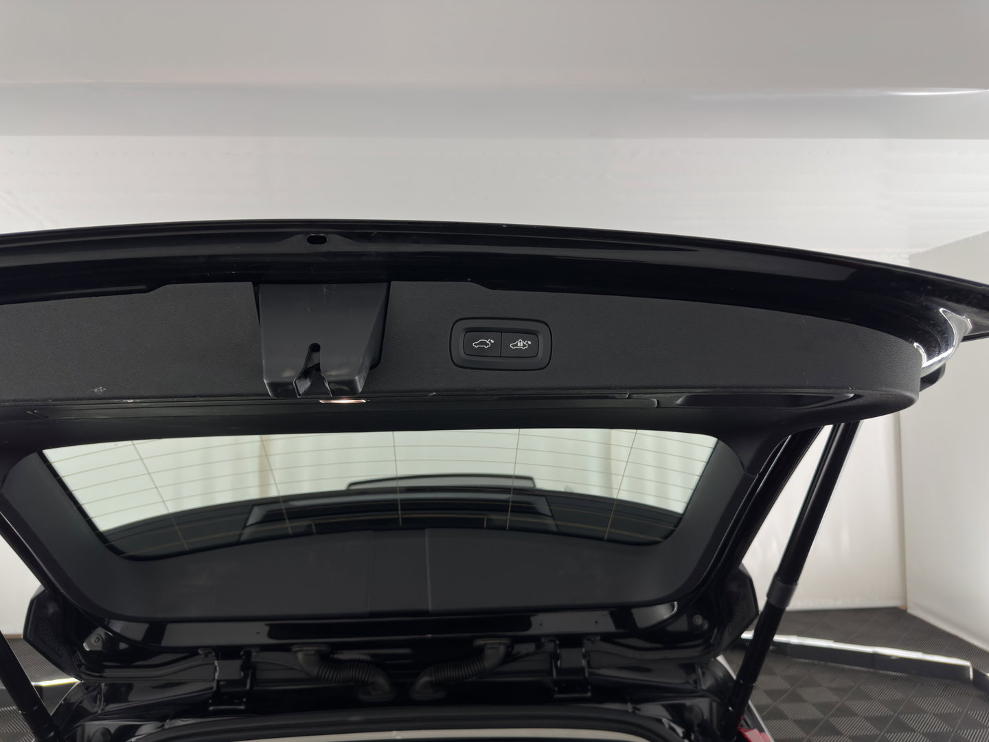 Volvo V60 2.0 T6 Recharge AWD Inscription (Plug-in) (INCL-BTW) Aut. *PANO | LEATHER | FULL-LED | MEMORY-PACK | KEYLESS | DIGI-COCKPIT | NAVI-FULLMAP | HEATED-SPORTSEATS | ECC | CRUISE | DAB | TOWBAR | 19''ALU*