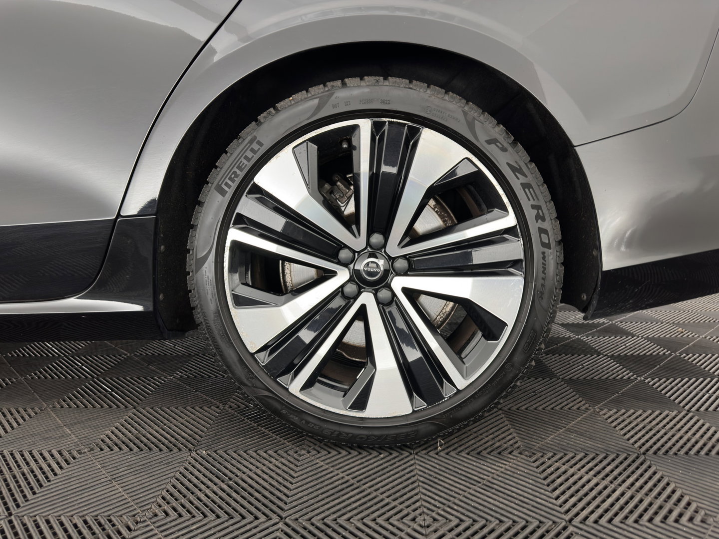 Volvo V60 2.0 T6 Recharge AWD Inscription (Plug-in) (INCL-BTW) Aut. *PANO | LEATHER | FULL-LED | MEMORY-PACK | KEYLESS | DIGI-COCKPIT | NAVI-FULLMAP | HEATED-SPORTSEATS | ECC | CRUISE | DAB | TOWBAR | 19''ALU*