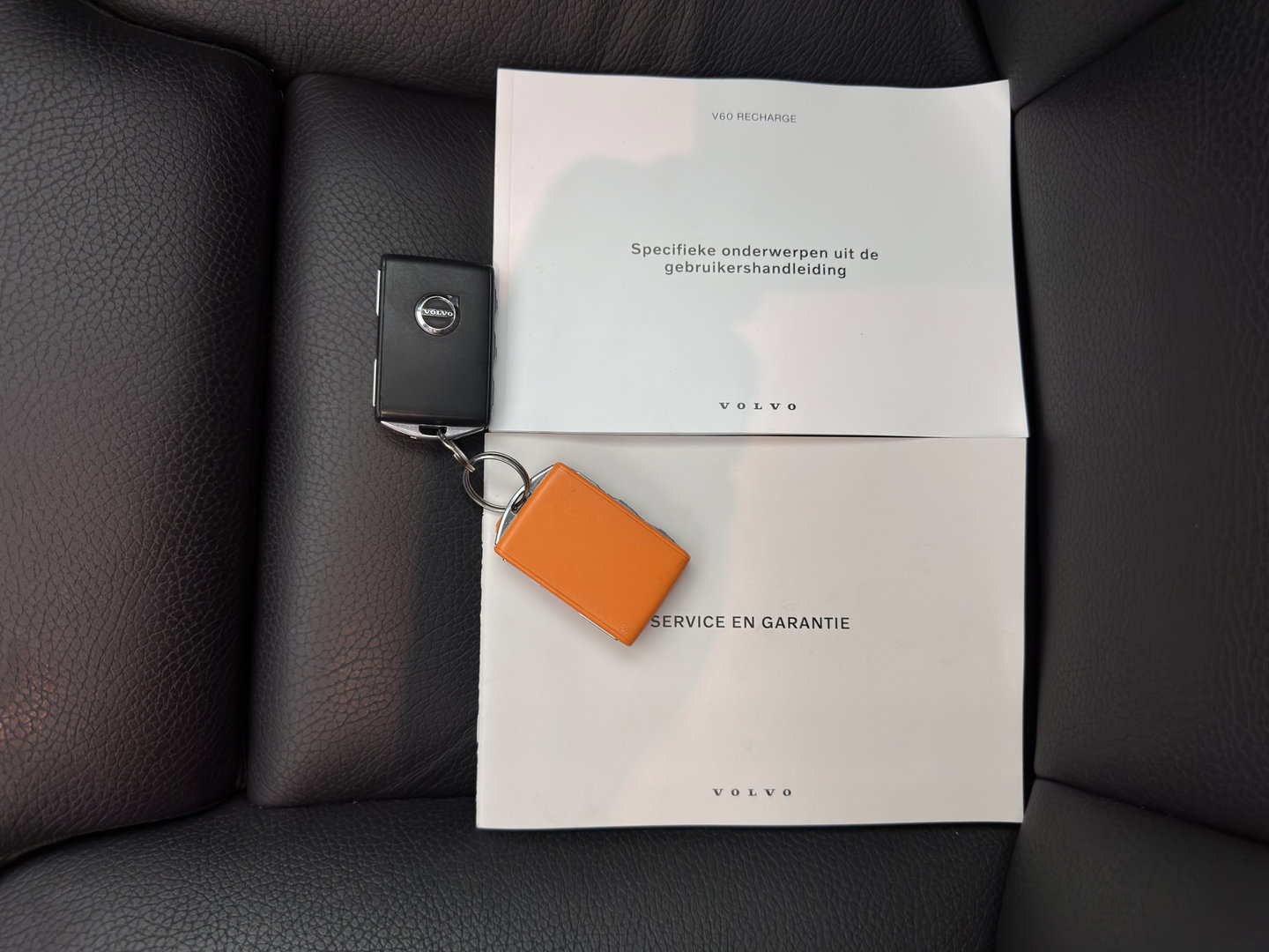 Volvo V60 2.0 T6 Recharge AWD Inscription (Plug-in) (INCL-BTW) Aut. *PANO | LEATHER | FULL-LED | MEMORY-PACK | KEYLESS | DIGI-COCKPIT | NAVI-FULLMAP | HEATED-SPORTSEATS | ECC | CRUISE | DAB | TOWBAR | 19''ALU*