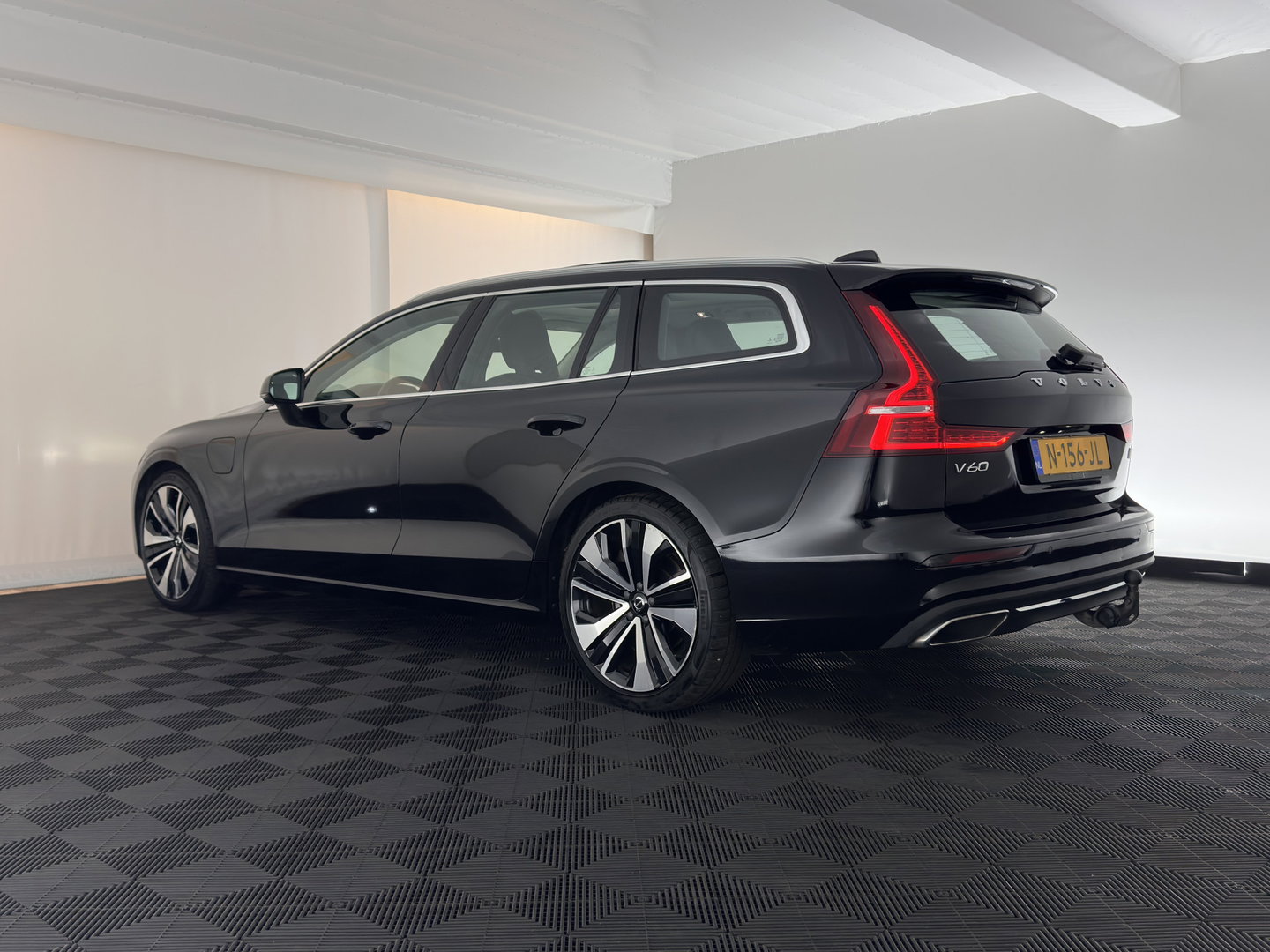 Volvo V60 2.0 T6 Recharge AWD Inscription (Plug-in) (INCL-BTW) Aut. *PANO | LEATHER | FULL-LED | MEMORY-PACK | KEYLESS | DIGI-COCKPIT | NAVI-FULLMAP | HEATED-SPORTSEATS | ECC | CRUISE | DAB | TOWBAR | 19''ALU*