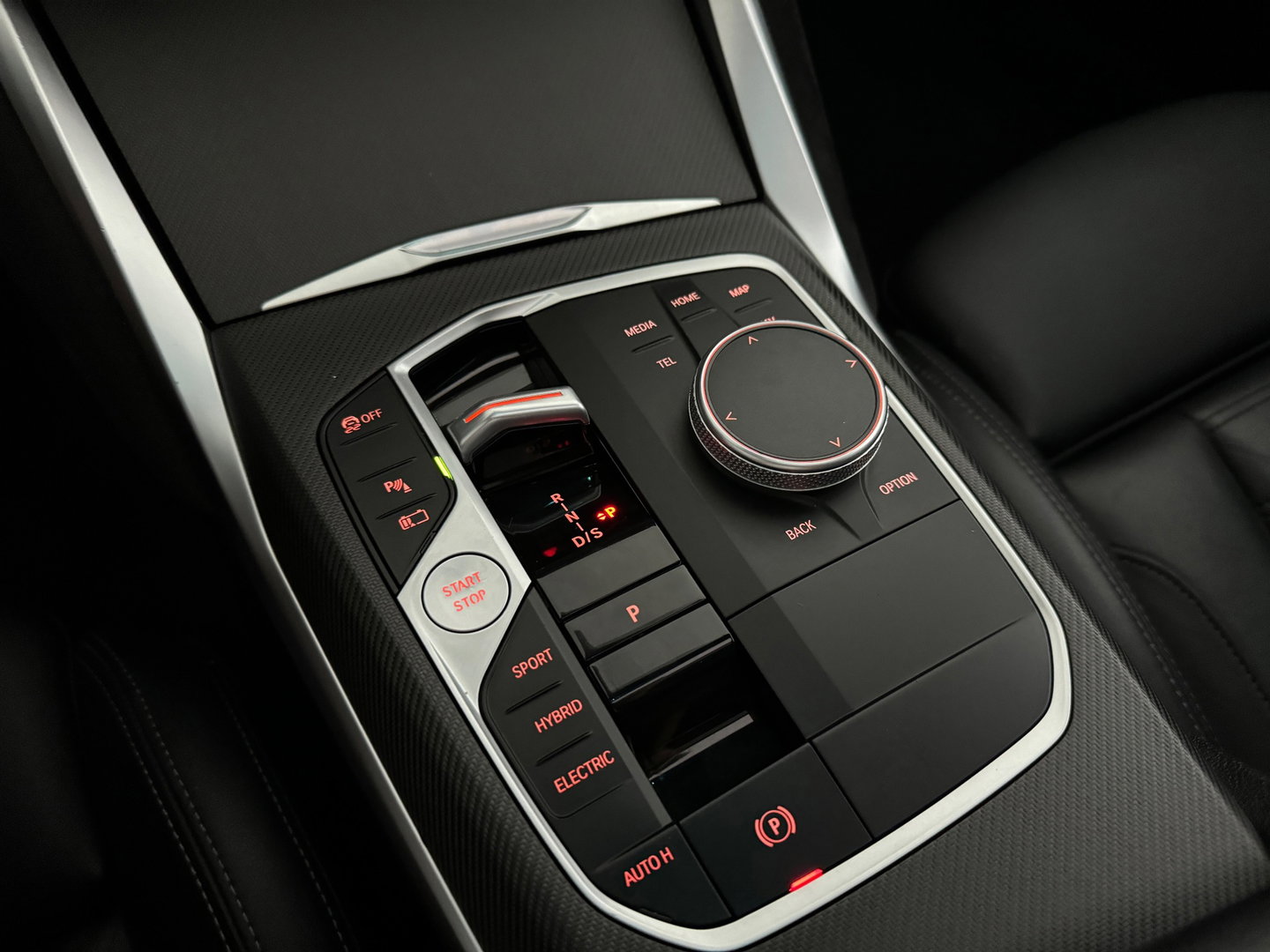 BMW 3 Serie Touring 330e Touring Pano|Drive Assist|Blindspot|H/K|Trekhaak