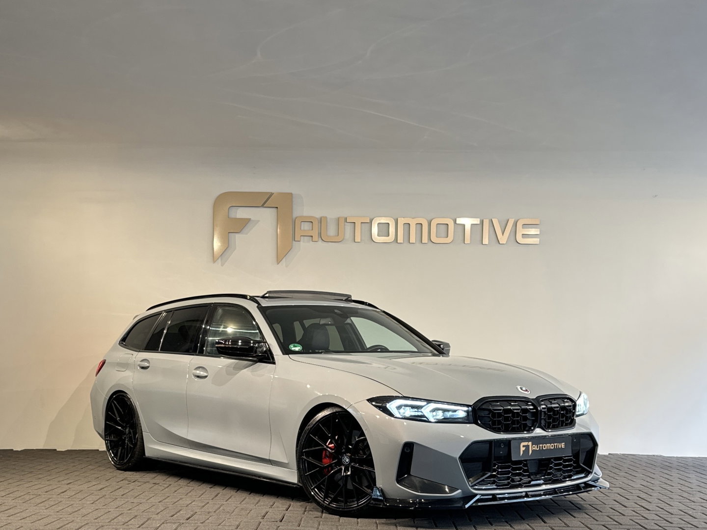 BMW 3 Serie Touring 330e Touring Pano|Drive Assist|Blindspot|H/K|Trekhaak