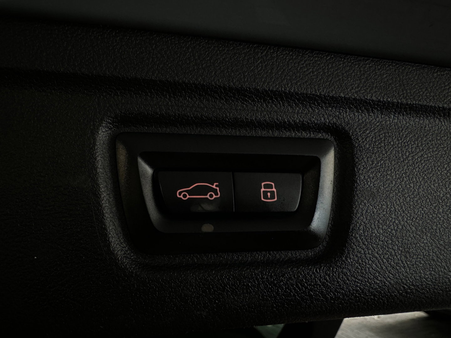 BMW 3 Serie Touring 330e Touring Pano|Drive Assist|Blindspot|H/K|Trekhaak