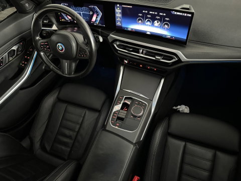 BMW 3 Serie Touring 330e Touring Pano|Drive Assist|Blindspot|H/K|Trekhaak