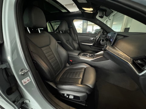 BMW 3 Serie Touring 330e Touring Pano|Drive Assist|Blindspot|H/K|Trekhaak