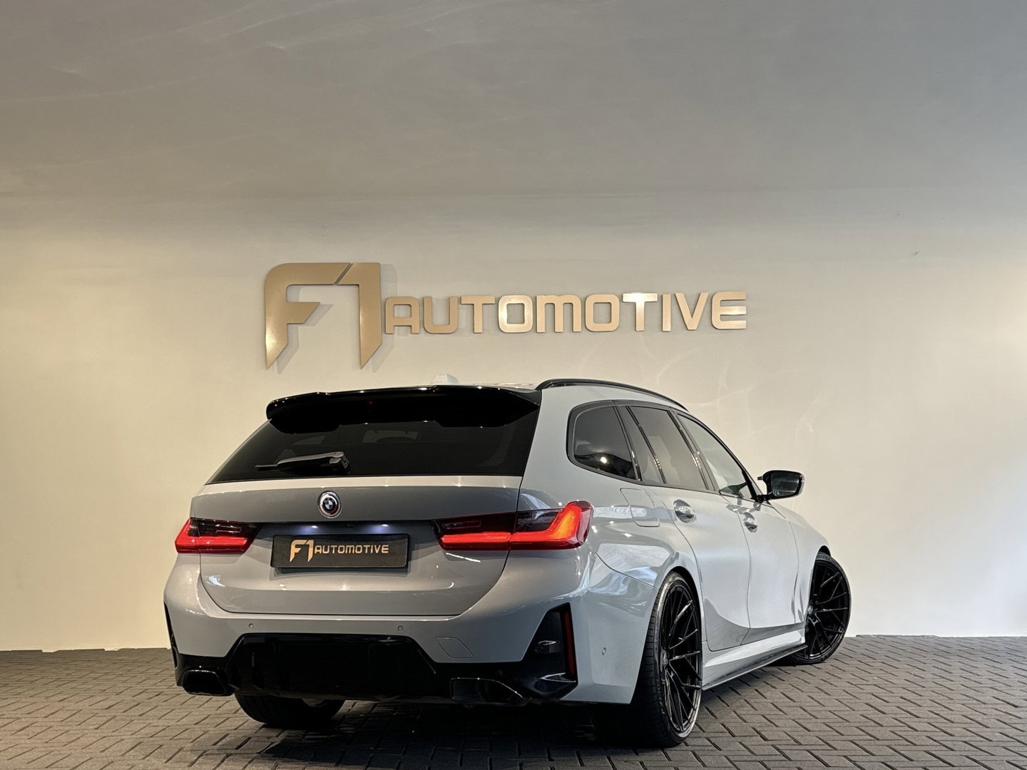 BMW 3 Serie Touring 330e Touring Pano|Drive Assist|Blindspot|H/K|Trekhaak