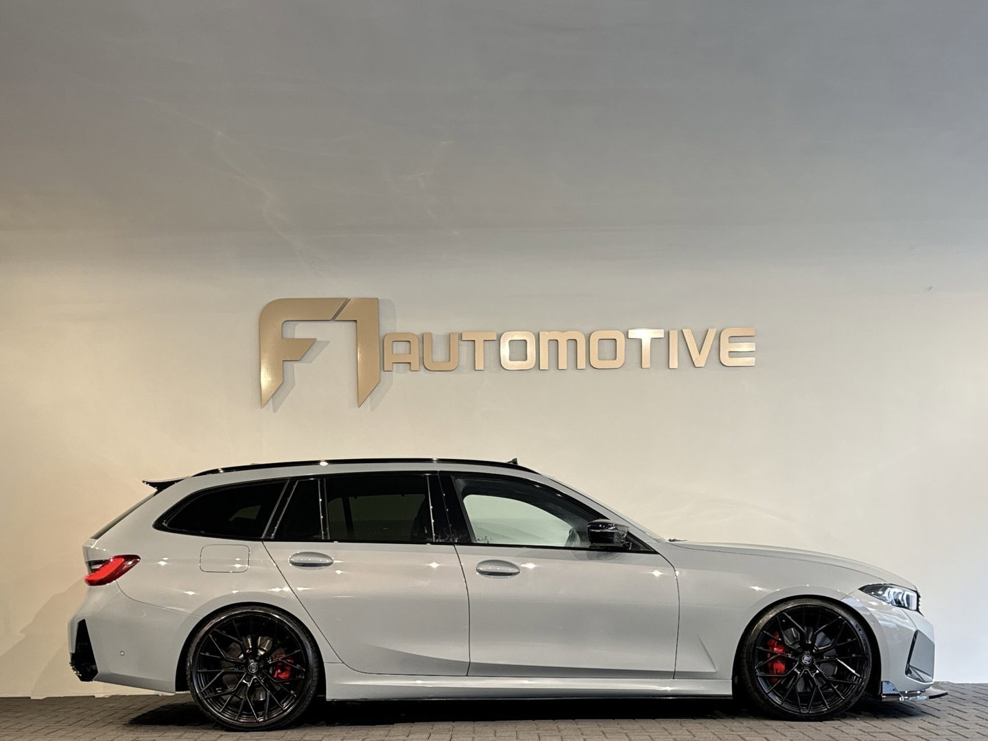 BMW 3 Serie Touring 330e Touring Pano|Drive Assist|Blindspot|H/K|Trekhaak