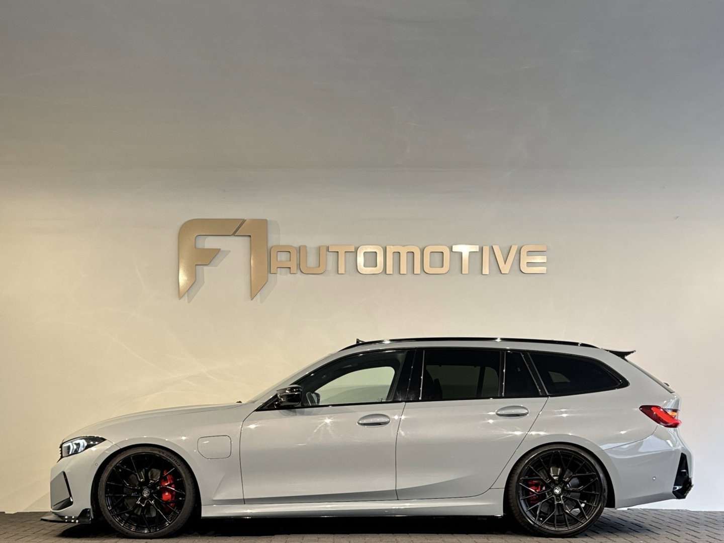 BMW 3 Serie Touring 330e Touring Pano|Drive Assist|Blindspot|H/K|Trekhaak