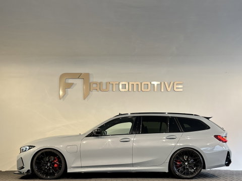 BMW 3 Serie Touring 330e Touring Pano|Drive Assist|Blindspot|H/K|Trekhaak