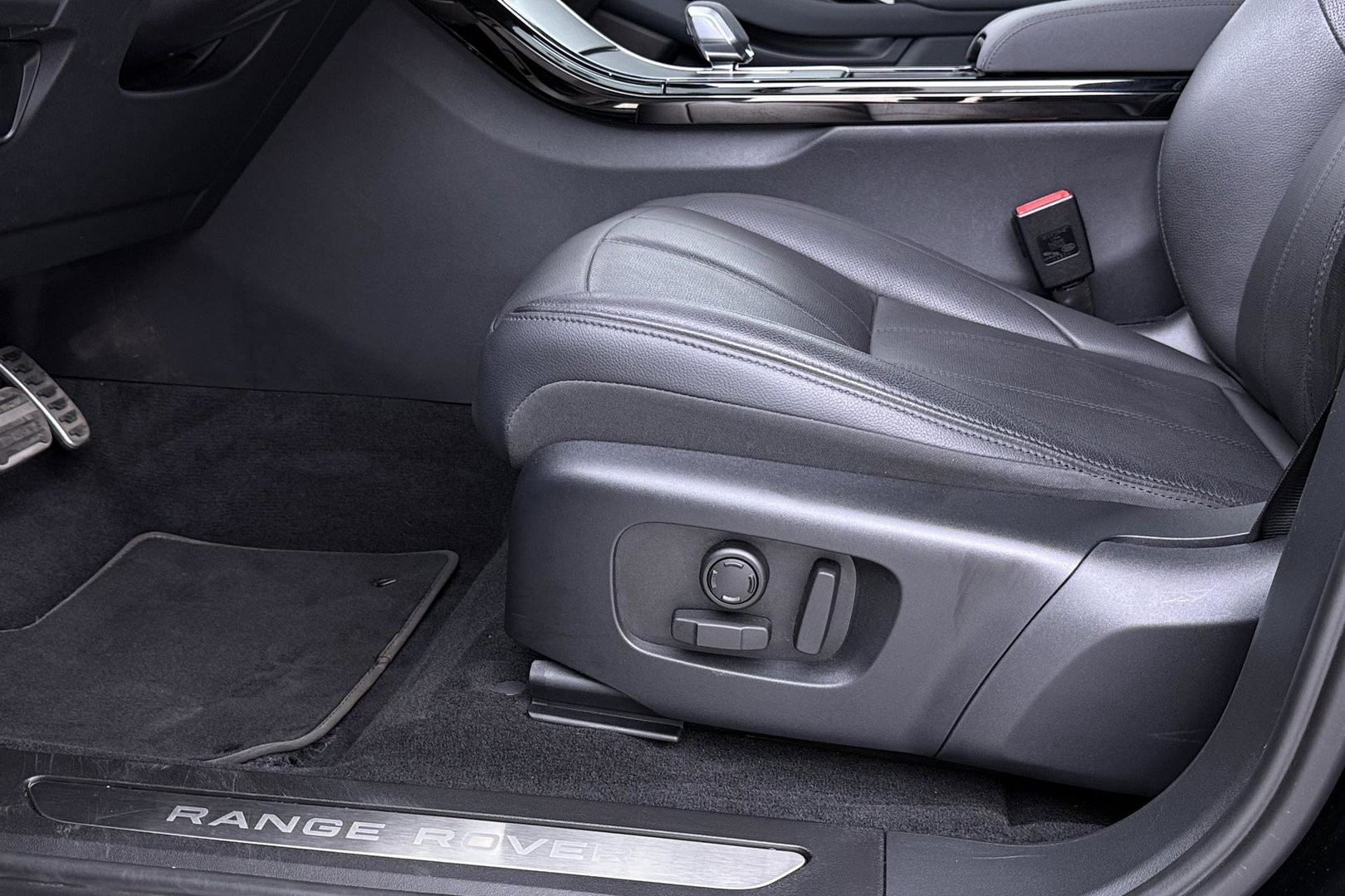 Land Rover Range Rover Evoque 1.5 P270e SE Dynamic Edition | Panoramadak | 360° Camera | Memory | Stoel+Stuurverwarming | 20 Inch | ACC