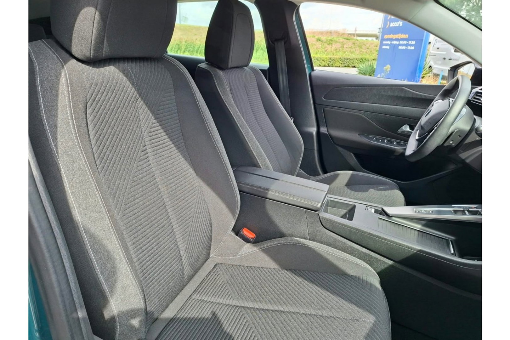 Peugeot 308 SW-1.2 PT ACTIVE PACK 130PK AUTOMAAT AIRCO NAVI PDC LMV