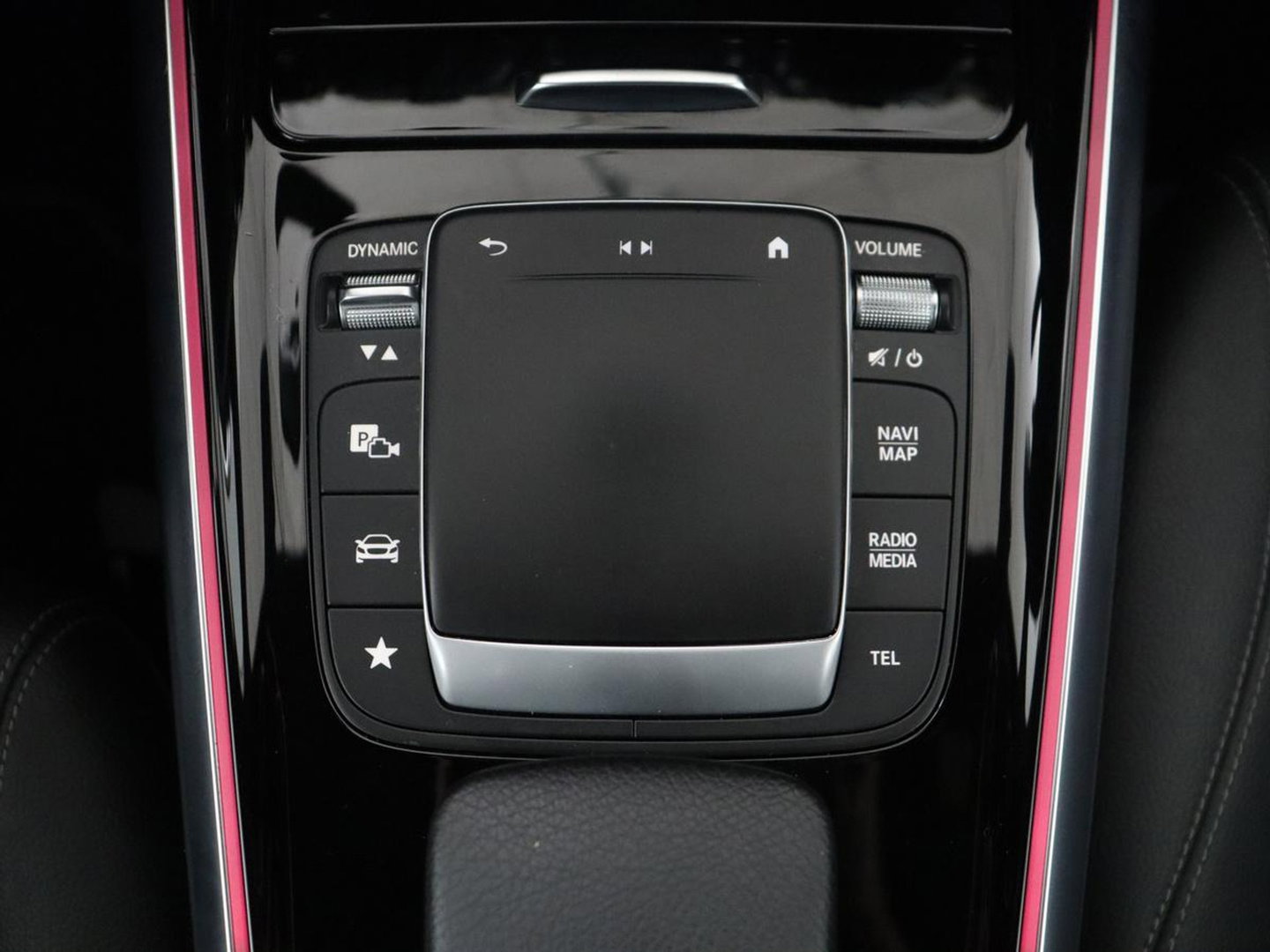 Mercedes-Benz EQA 250 Business Solution Luxury 67 kWh | SOH 94,2% | Half leder | Cruise control | Trekhaak | Stoelverwarming | Sfeerverlichting | Carplay | Camera | Park assist | Elektrische achterklep