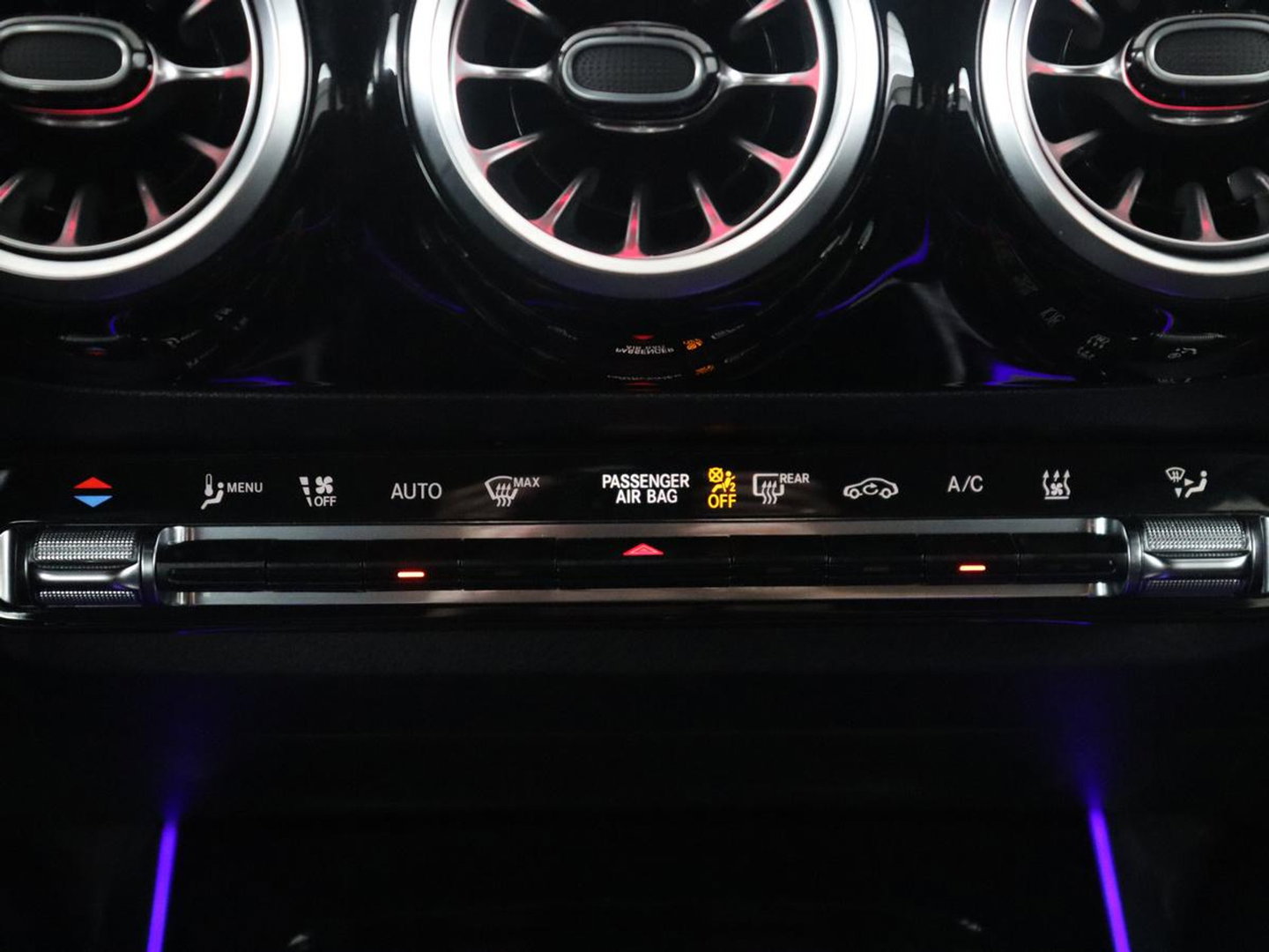 Mercedes-Benz EQA 250 Business Solution Luxury 67 kWh | SOH 94,2% | Half leder | Cruise control | Trekhaak | Stoelverwarming | Sfeerverlichting | Carplay | Camera | Park assist | Elektrische achterklep
