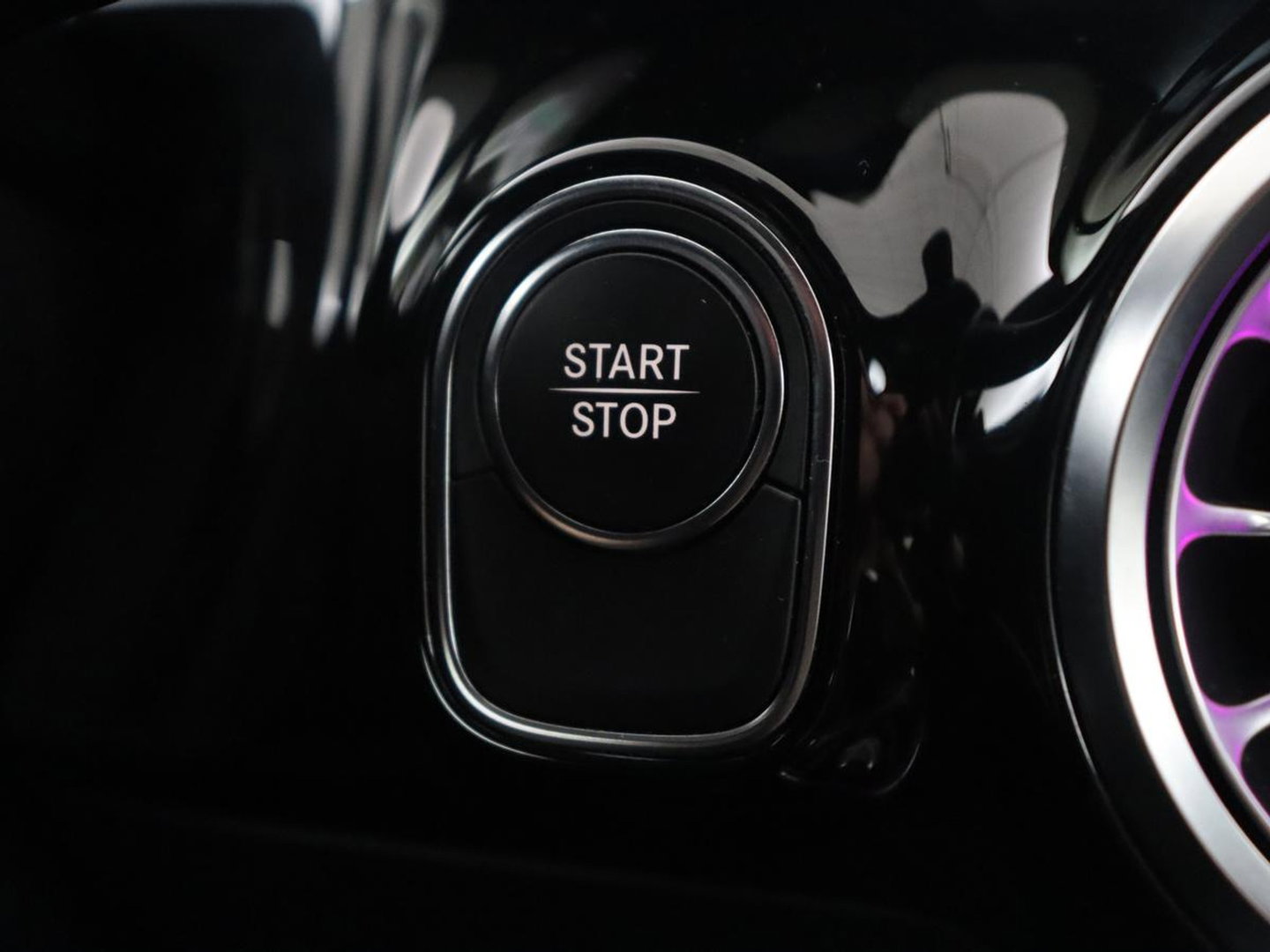 Mercedes-Benz EQA 250 Business Solution Luxury 67 kWh | SOH 94,2% | Half leder | Cruise control | Trekhaak | Stoelverwarming | Sfeerverlichting | Carplay | Camera | Park assist | Elektrische achterklep