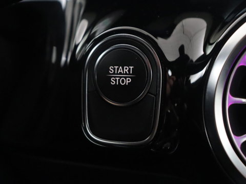 Mercedes-Benz EQA 250 Business Solution Luxury 67 kWh | SOH 94,2% | Half leder | Cruise control | Trekhaak | Stoelverwarming | Sfeerverlichting | Carplay | Camera | Park assist | Elektrische achterklep