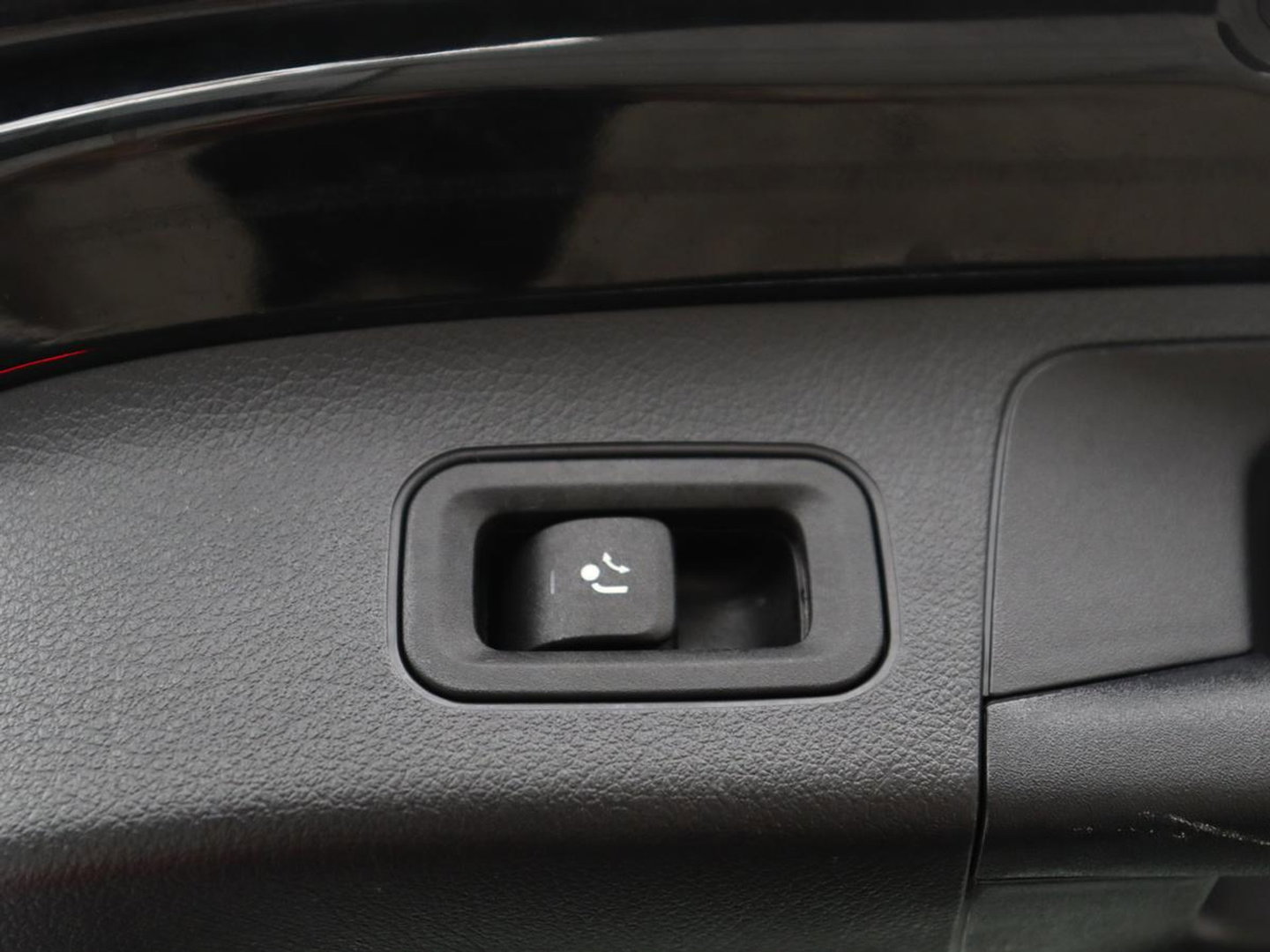 Mercedes-Benz EQA 250 Business Solution Luxury 67 kWh | SOH 94,2% | Half leder | Cruise control | Trekhaak | Stoelverwarming | Sfeerverlichting | Carplay | Camera | Park assist | Elektrische achterklep