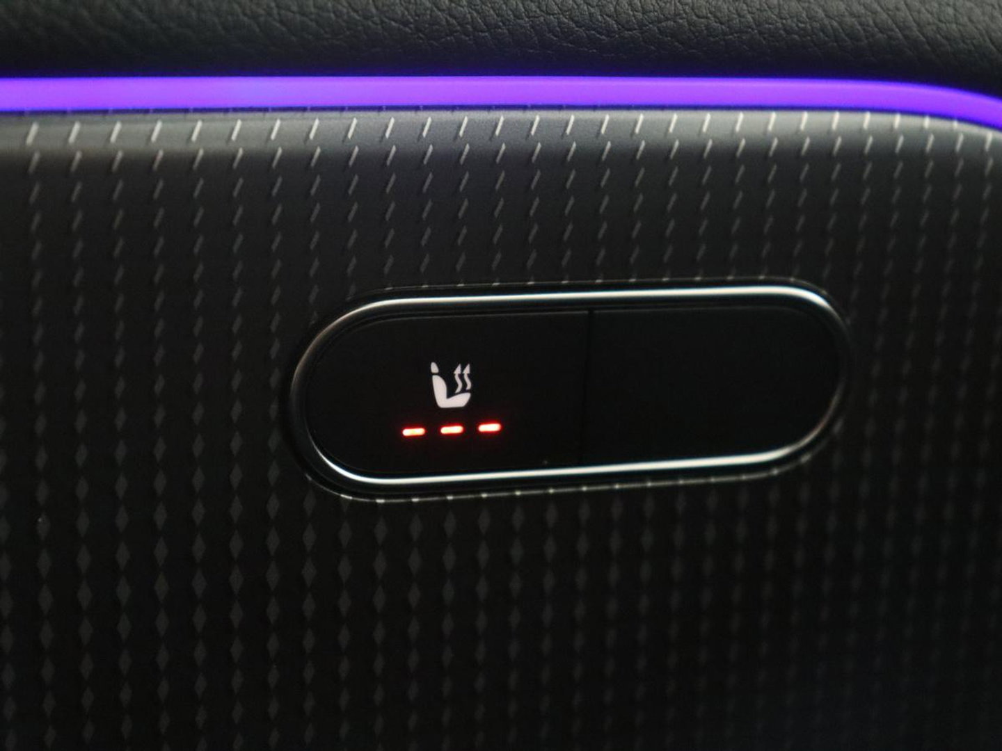 Mercedes-Benz EQA 250 Business Solution Luxury 67 kWh | SOH 94,2% | Half leder | Cruise control | Trekhaak | Stoelverwarming | Sfeerverlichting | Carplay | Camera | Park assist | Elektrische achterklep
