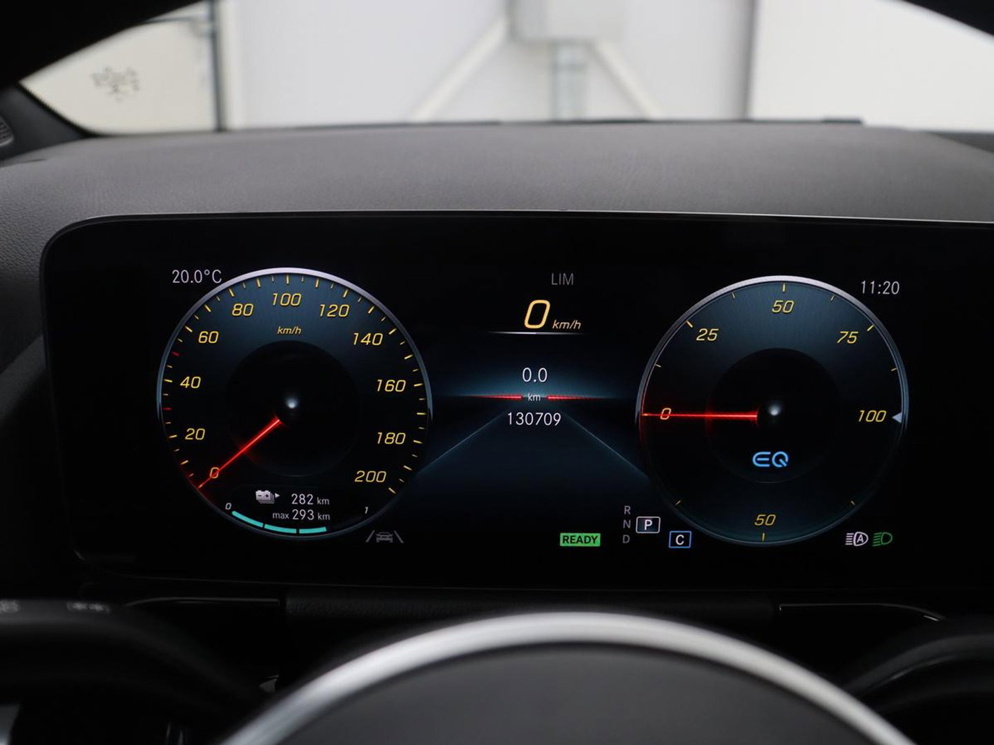 Mercedes-Benz EQA 250 Business Solution Luxury 67 kWh | SOH 94,2% | Half leder | Cruise control | Trekhaak | Stoelverwarming | Sfeerverlichting | Carplay | Camera | Park assist | Elektrische achterklep