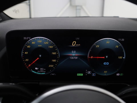 Mercedes-Benz EQA 250 Business Solution Luxury 67 kWh | SOH 94,2% | Half leder | Cruise control | Trekhaak | Stoelverwarming | Sfeerverlichting | Carplay | Camera | Park assist | Elektrische achterklep
