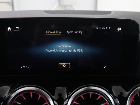 Mercedes-Benz EQA 250 Business Solution Luxury 67 kWh | SOH 94,2% | Half leder | Cruise control | Trekhaak | Stoelverwarming | Sfeerverlichting | Carplay | Camera | Park assist | Elektrische achterklep