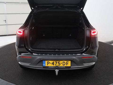 Mercedes-Benz EQA 250 Business Solution Luxury 67 kWh | SOH 94,2% | Half leder | Cruise control | Trekhaak | Stoelverwarming | Sfeerverlichting | Carplay | Camera | Park assist | Elektrische achterklep
