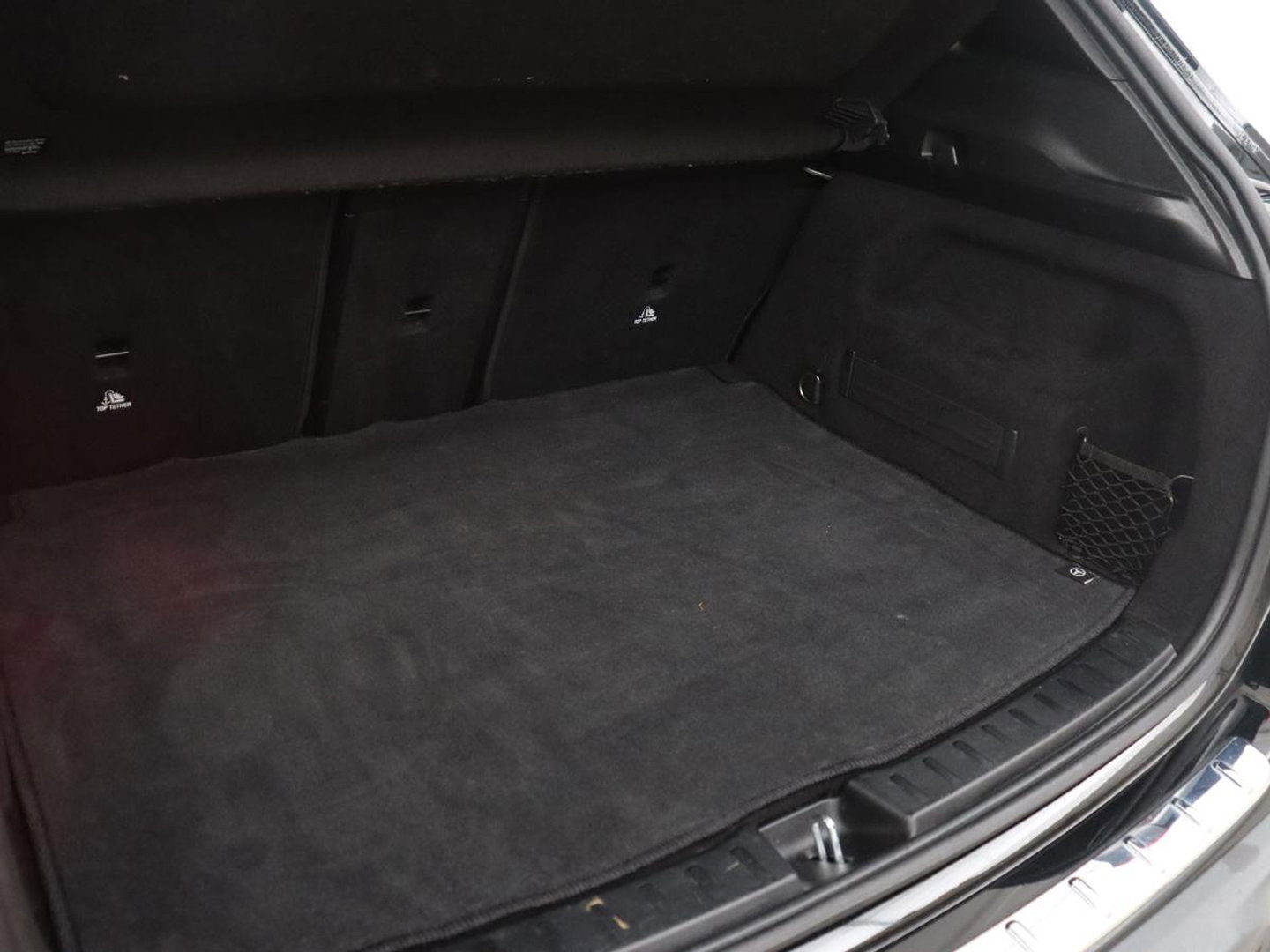 Mercedes-Benz EQA 250 Business Solution Luxury 67 kWh | SOH 94,2% | Half leder | Cruise control | Trekhaak | Stoelverwarming | Sfeerverlichting | Carplay | Camera | Park assist | Elektrische achterklep