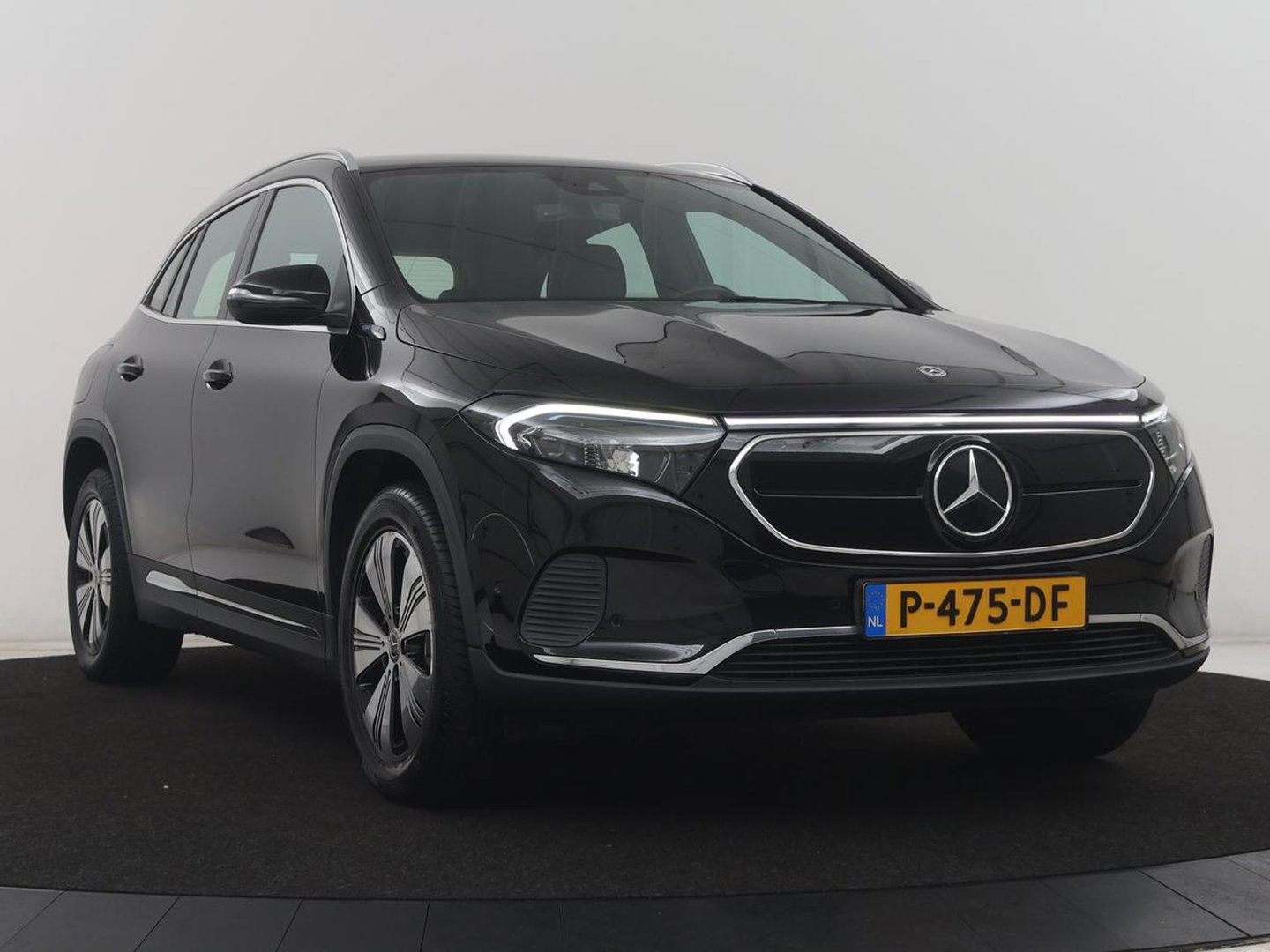 Mercedes-Benz EQA 250 Business Solution Luxury 67 kWh | SOH 94,2% | Half leder | Cruise control | Trekhaak | Stoelverwarming | Sfeerverlichting | Carplay | Camera | Park assist | Elektrische achterklep