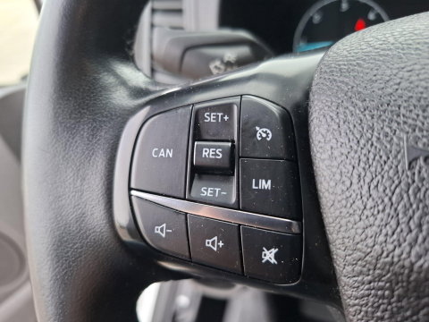 Ford Transit Custom 340 2.0 TDCI L1H1 Trend AIRCO / CRUISE CONTROLE / TREKHAAK / EURO 6 / 3 ZITS