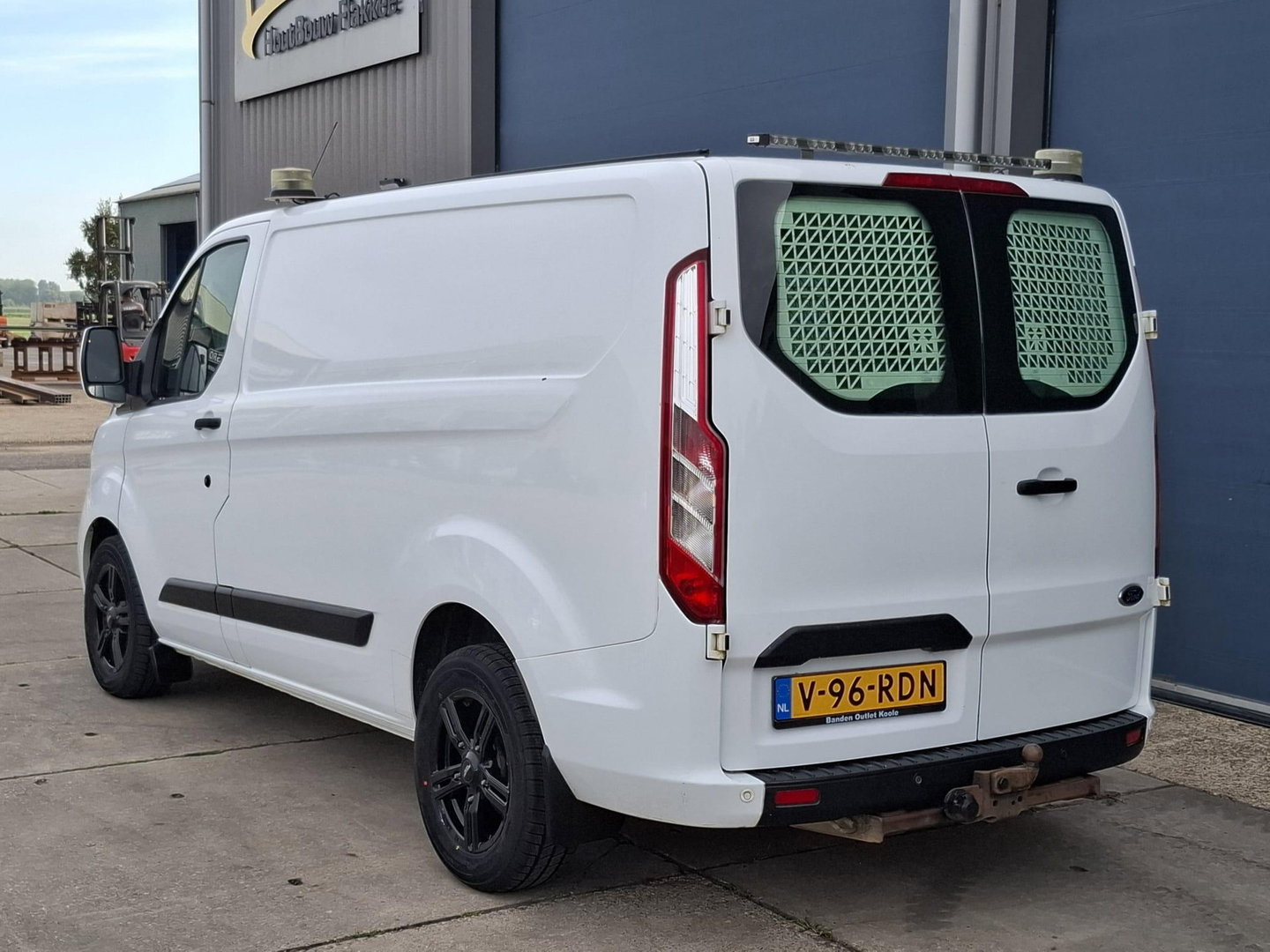 Ford Transit Custom 340 2.0 TDCI L1H1 Trend AIRCO / CRUISE CONTROLE / TREKHAAK / EURO 6 / 3 ZITS