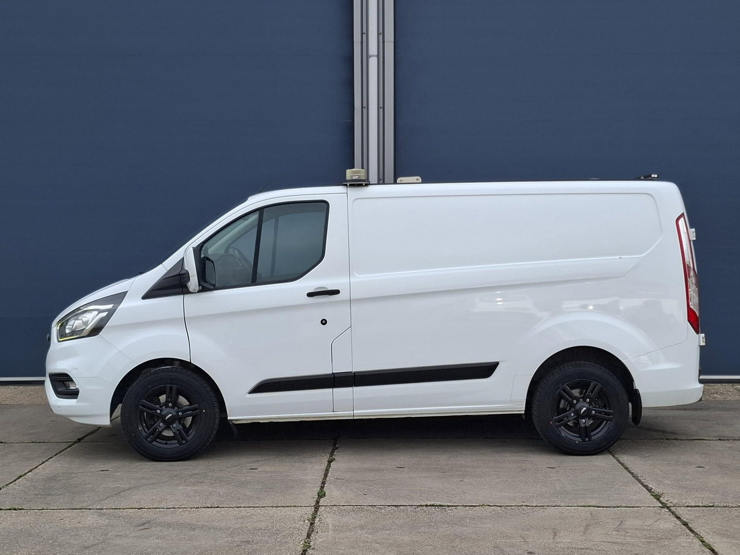 Ford Transit Custom 340 2.0 TDCI L1H1 Trend AIRCO / CRUISE CONTROLE / TREKHAAK / EURO 6 / 3 ZITS