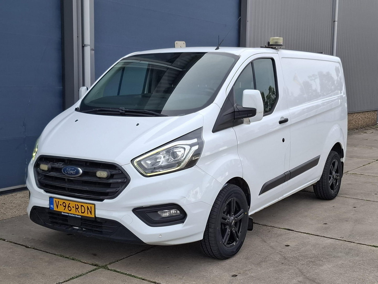 Ford Transit Custom 340 2.0 TDCI L1H1 Trend AIRCO / CRUISE CONTROLE / TREKHAAK / EURO 6 / 3 ZITS