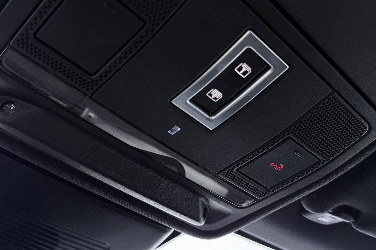 Land Rover Range Rover Evoque 2.0 TD4 Urban Series SE | Panoramadak | Camera | Xenon | Navigatie | Stoelverwarming | Leder | 18 inch