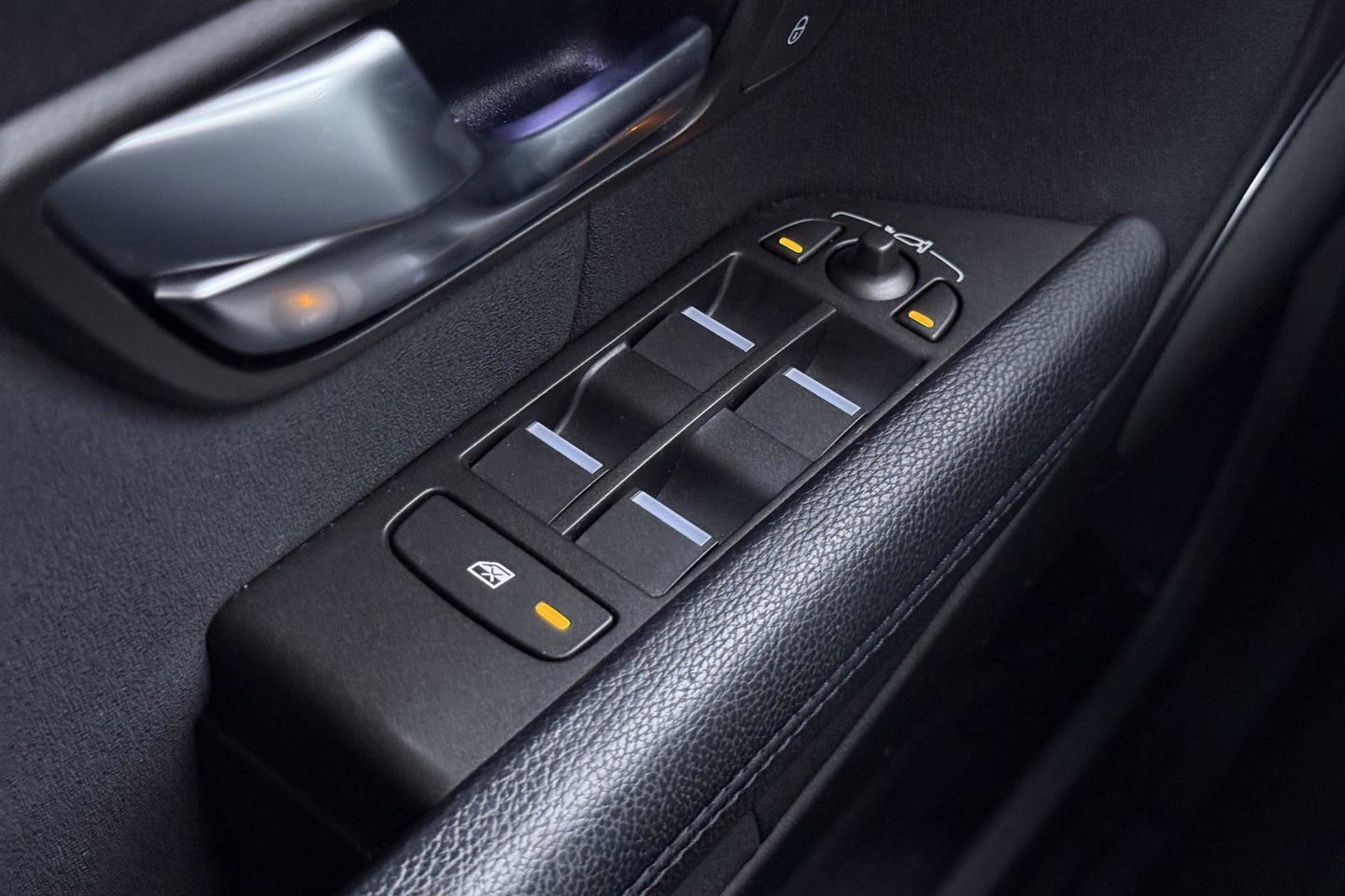 Land Rover Range Rover Evoque 2.0 TD4 Urban Series SE | Panoramadak | Camera | Xenon | Navigatie | Stoelverwarming | Leder | 18 inch