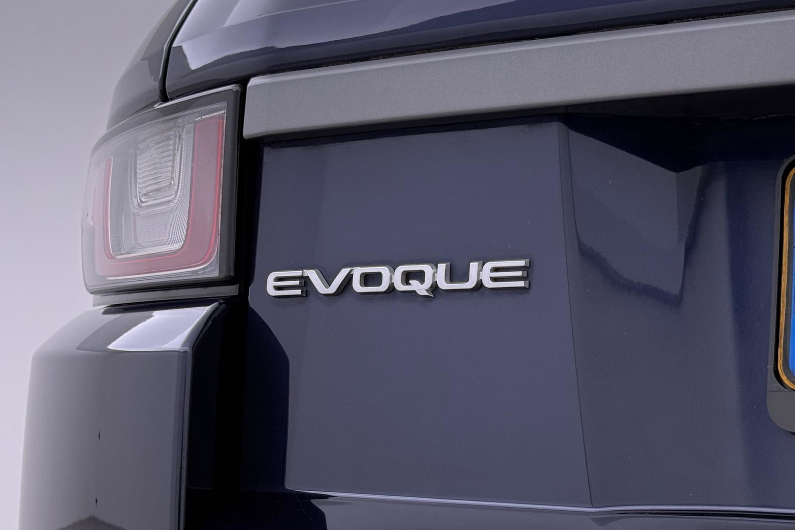 Land Rover Range Rover Evoque 2.0 TD4 Urban Series SE | Panoramadak | Camera | Xenon | Navigatie | Stoelverwarming | Leder | 18 inch