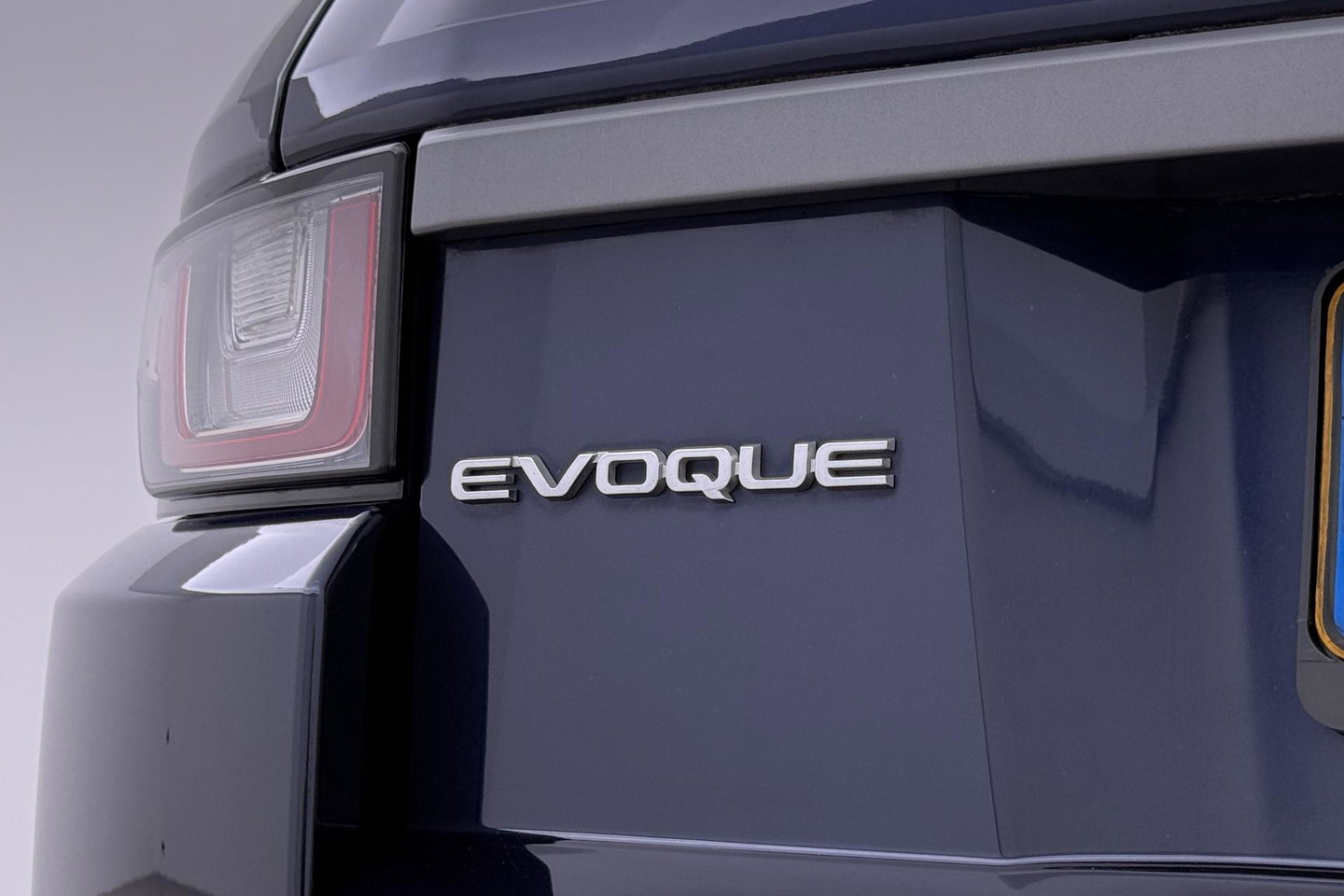 Land Rover Range Rover Evoque 2.0 TD4 Urban Series SE | Panoramadak | Camera | Xenon | Navigatie | Stoelverwarming | Leder | 18 inch