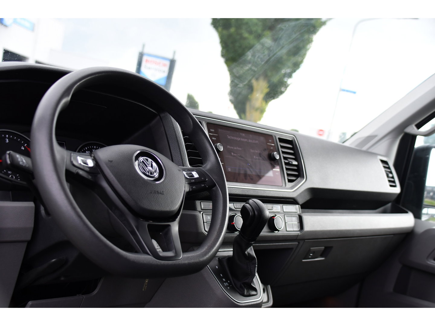 Volkswagen Crafter 35 2.0 TDI L3H3 PB Edition MARGE! Adaptieve Cruise, Camera, Carplay, 2 x Schuifdeur, Multimedia, LED, 177pk, Automaat, Stoelverwarming, Trekhaak, Uniek!