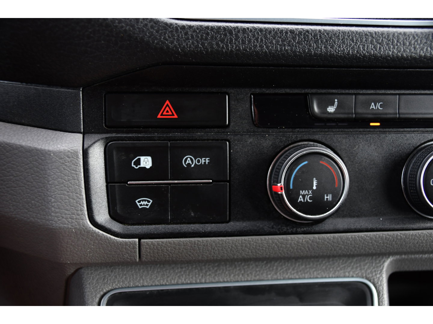 Volkswagen Crafter 35 2.0 TDI L3H3 PB Edition MARGE! Adaptieve Cruise, Camera, Carplay, 2 x Schuifdeur, Multimedia, LED, 177pk, Automaat, Stoelverwarming, Trekhaak, Uniek!