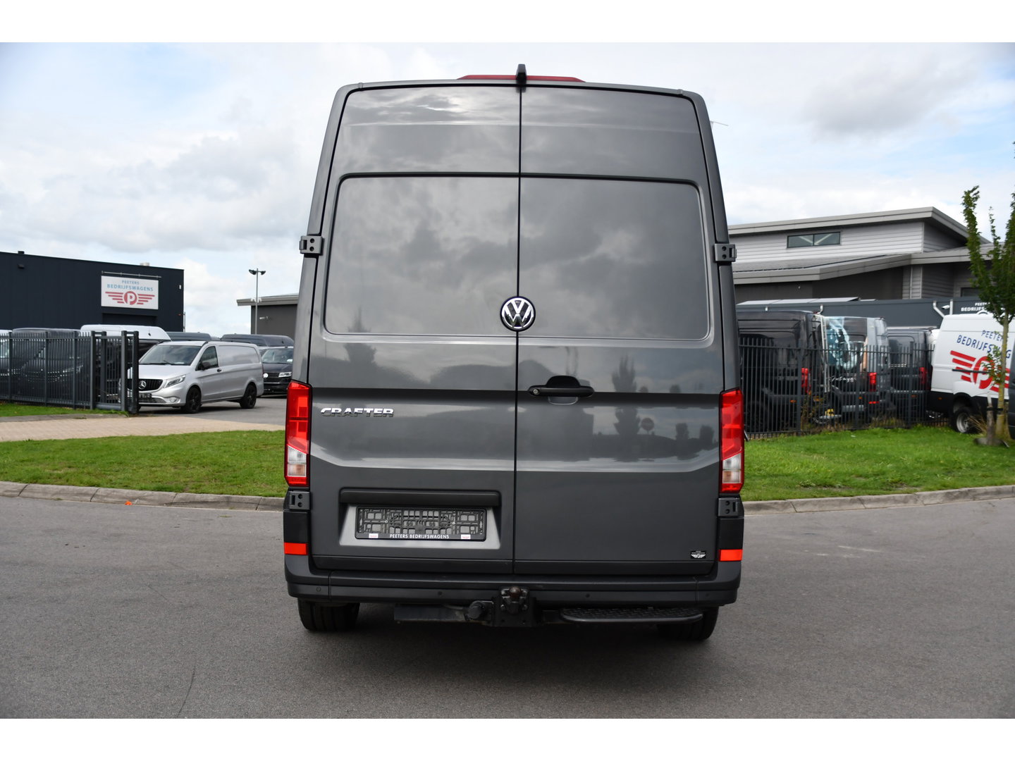 Volkswagen Crafter 35 2.0 TDI L3H3 PB Edition MARGE! Adaptieve Cruise, Camera, Carplay, 2 x Schuifdeur, Multimedia, LED, 177pk, Automaat, Stoelverwarming, Trekhaak, Uniek!