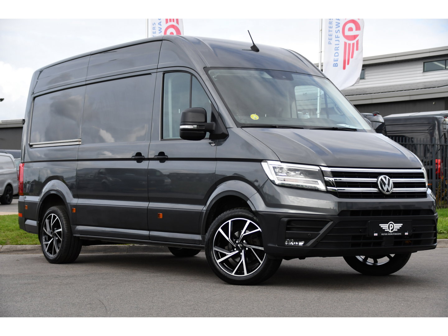 Volkswagen Crafter 35 2.0 TDI L3H3 PB Edition MARGE! Adaptieve Cruise, Camera, Carplay, 2 x Schuifdeur, Multimedia, LED, 177pk, Automaat, Stoelverwarming, Trekhaak, Uniek!